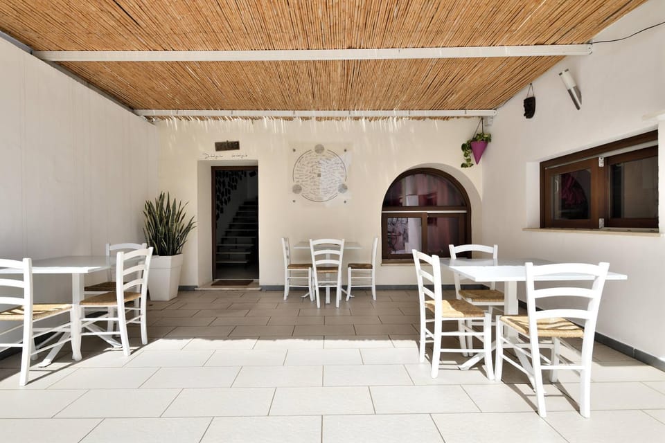 Property building, Restaurant/places to eat, Breakfast