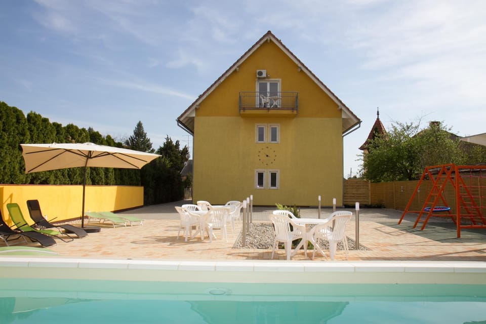 Property building, Garden