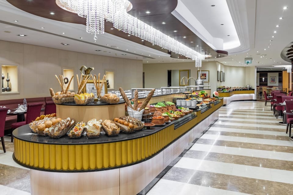 Restaurant/places to eat, Dining area, Buffet breakfast, Lunch, Dinner