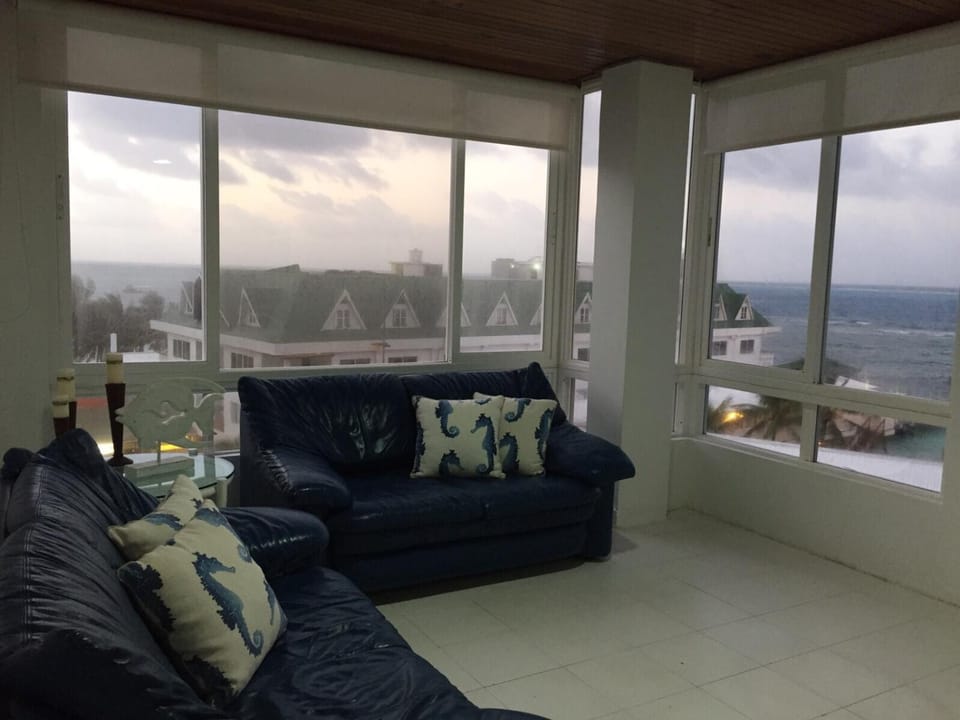 City view, Sea view
