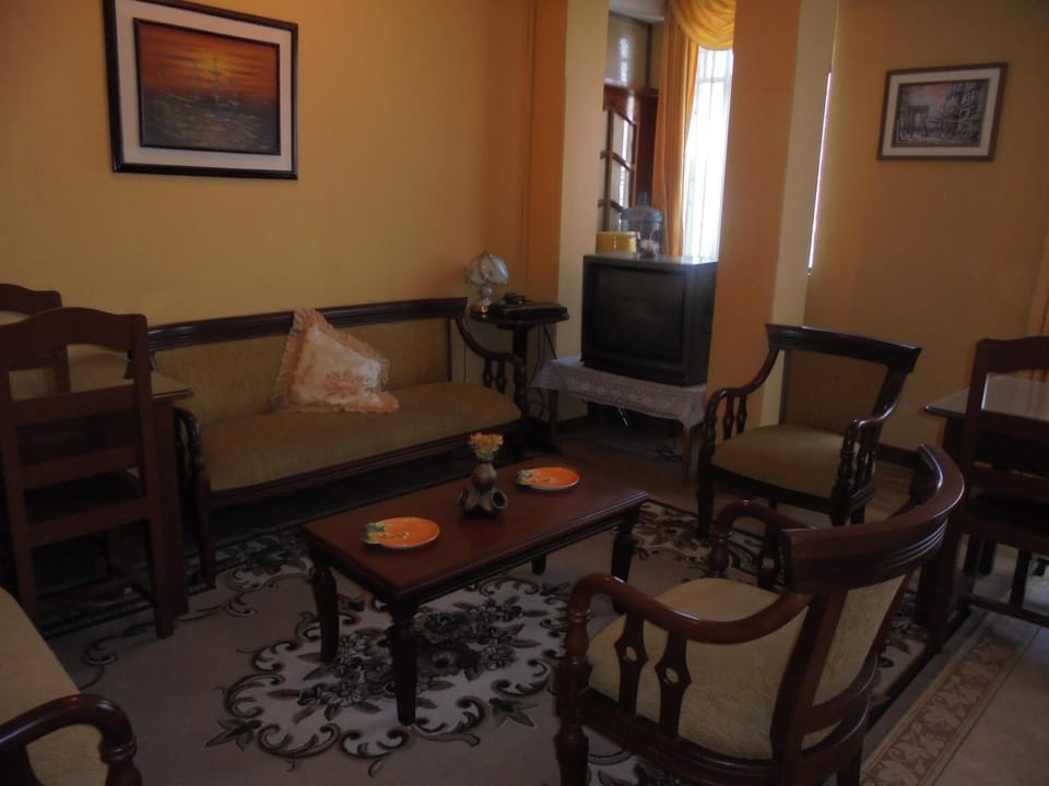 Living room, Photo of the whole room