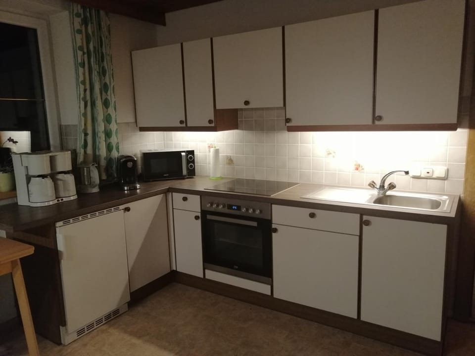 Communal kitchen, Breakfast