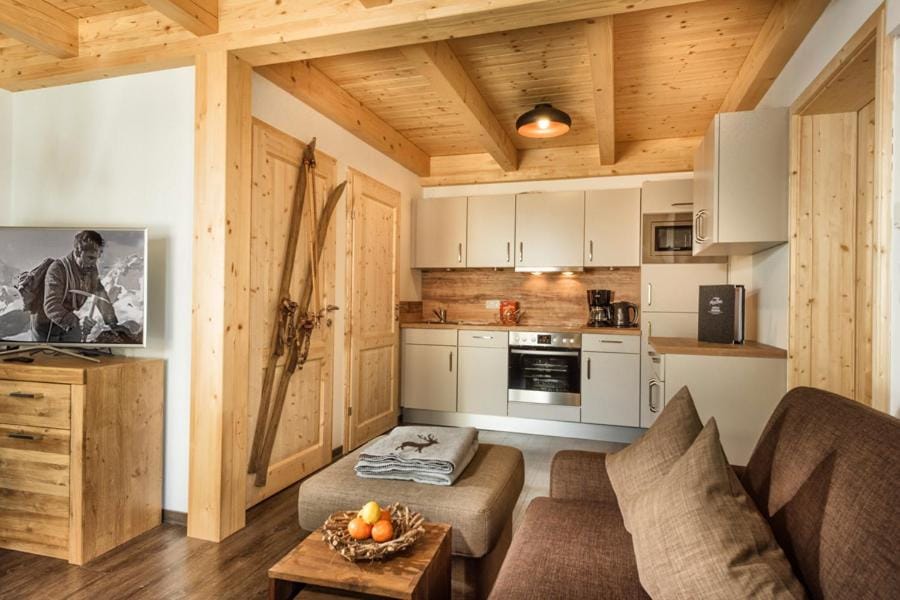 Coffee/tea facilities, Kitchen or kitchenette, Living room, Food and drinks, Food, oven, stove, toaster