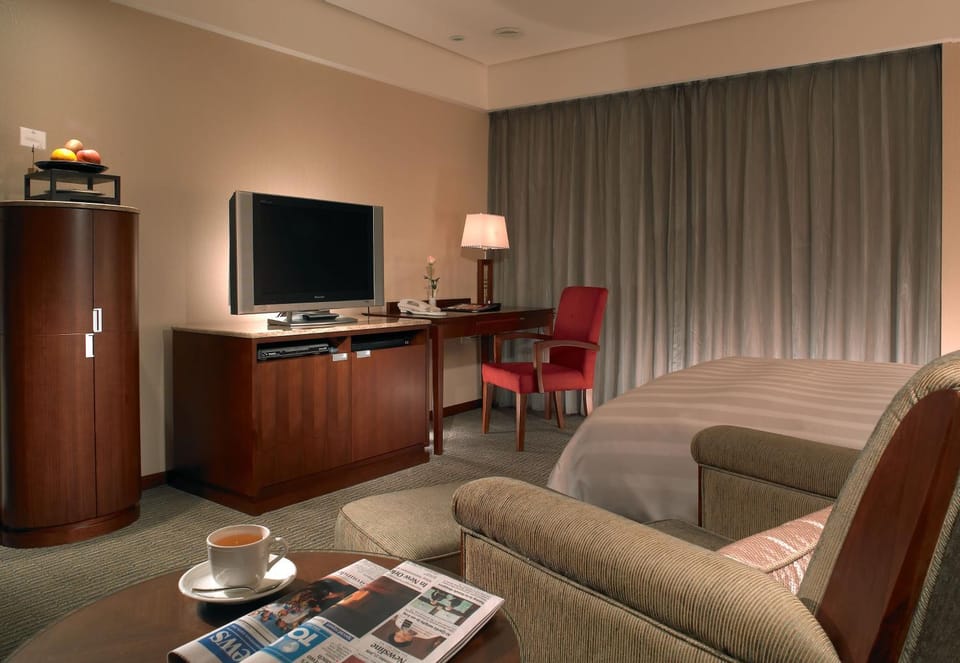 Bed, TV and multimedia, Bedroom