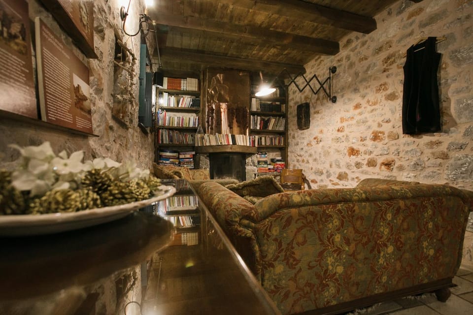 Communal lounge/ TV room, Library, Seating area