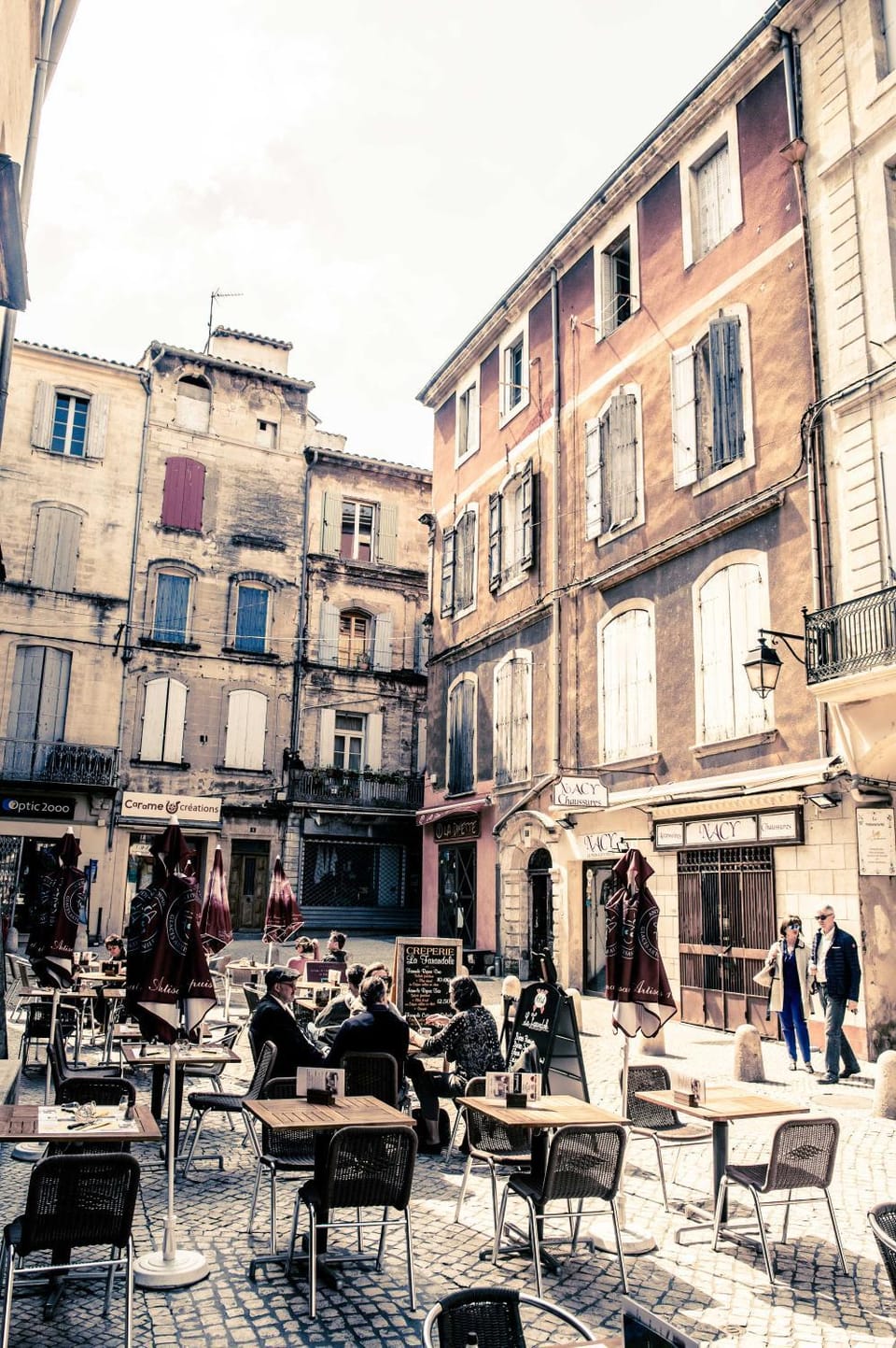 Restaurant/places to eat, Neighbourhood