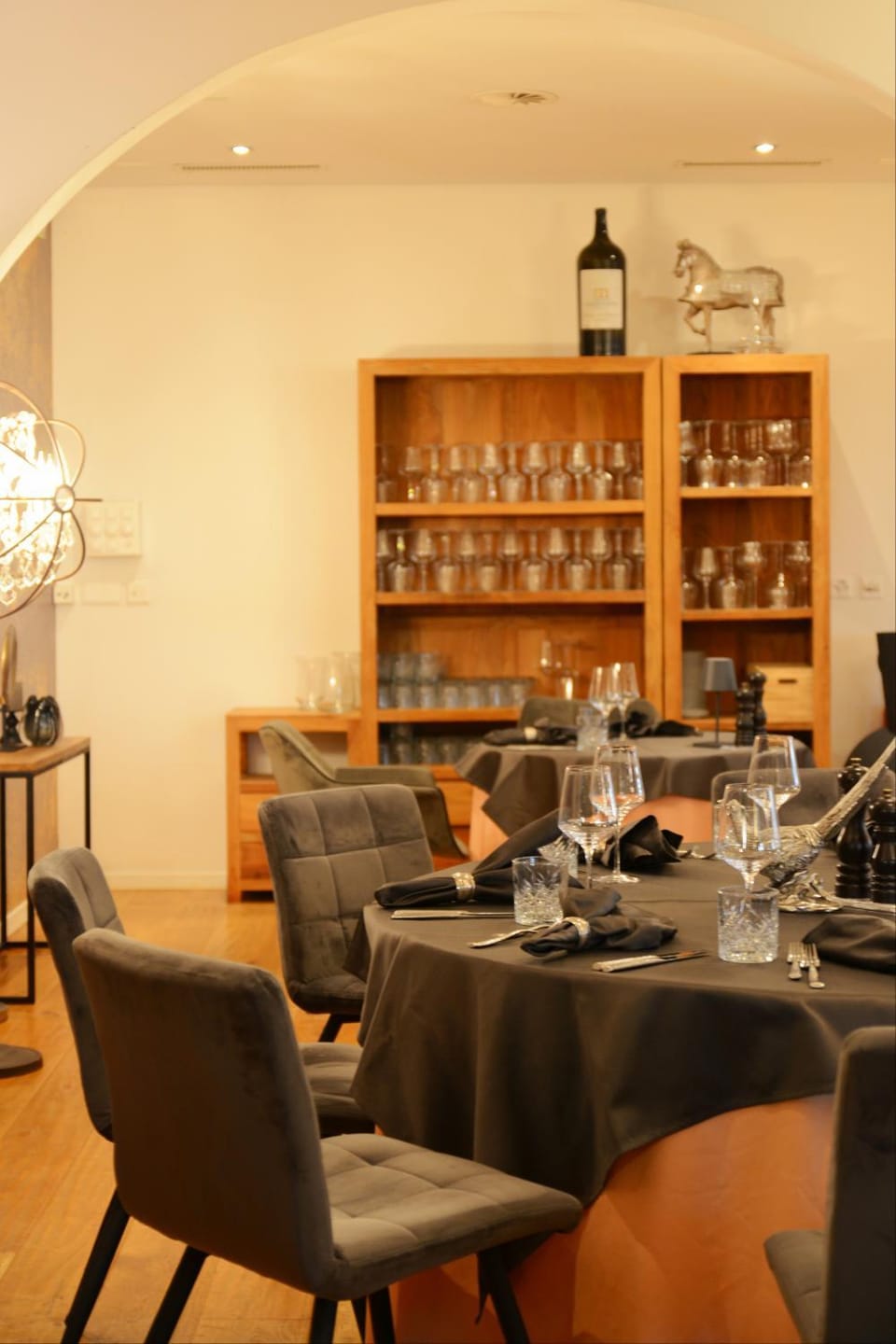 Restaurant/places to eat, Food and drinks