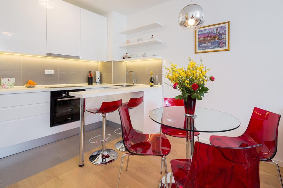 Spring, Day, Winter, Summer, Kitchen or kitchenette, Photo of the whole room, Dining area, Autumn, On site, Family