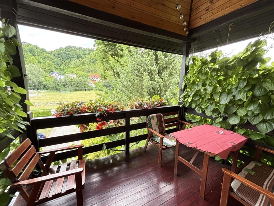 Property building, Balcony/Terrace, Seating area