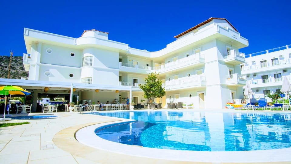 Property building, Lounge or bar, Swimming pool