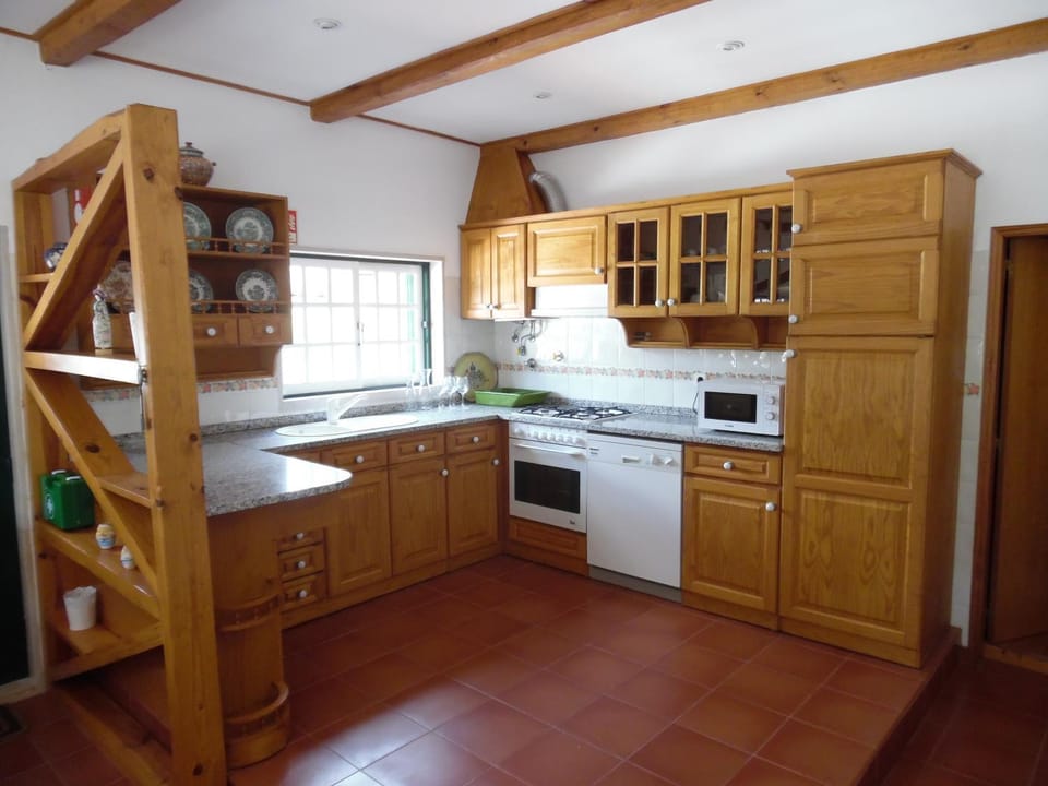 Kitchen or kitchenette, Decorative detail, Communal kitchen