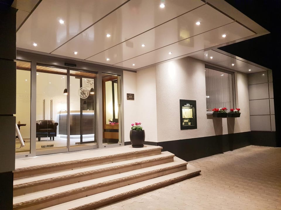 Facade/entrance, City view