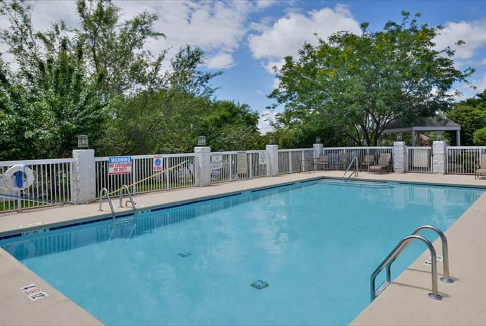 Swimming pool, Swimming pool