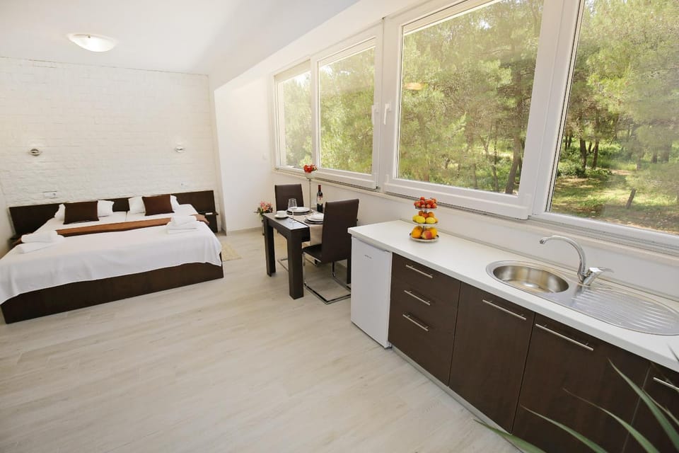 Day, Photo of the whole room