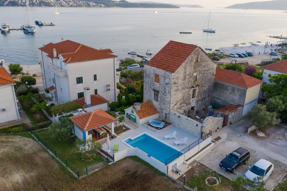 Bird's eye view, Pool view