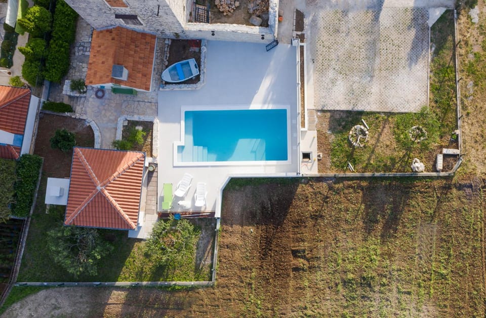 Bird's eye view, Pool view