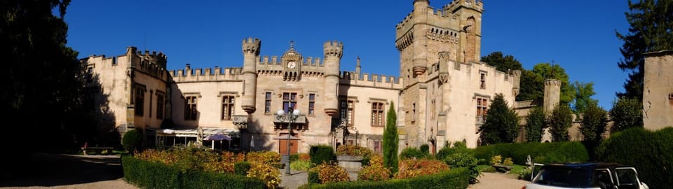 Chateau-camping la Grange Fort, 63500 Les Pradeaux Campground/ 
RV Resort in Auvergne-Rhône-Alpes