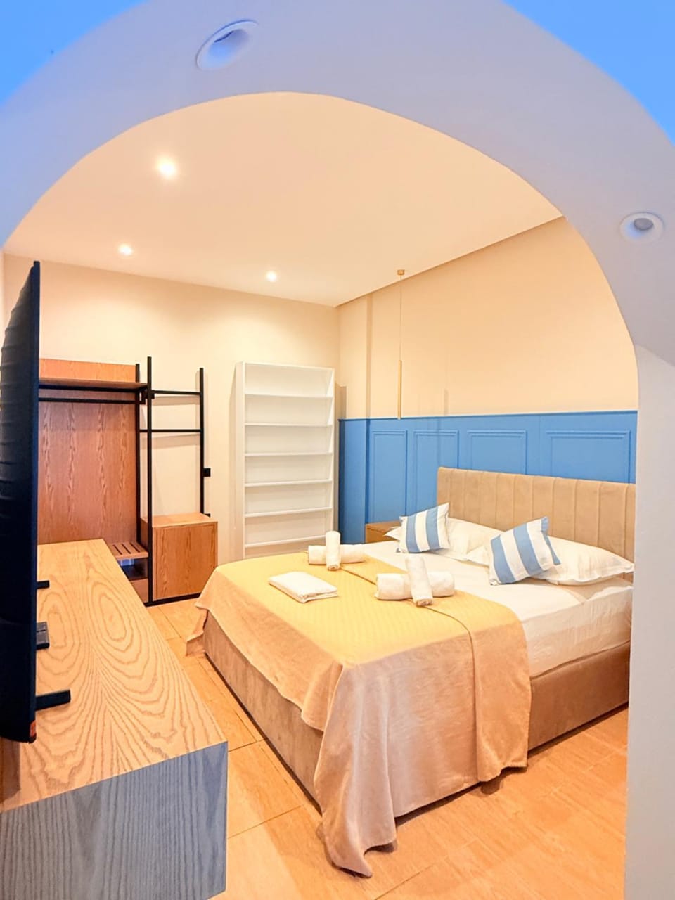 Bed, Photo of the whole room, Bedroom, towels