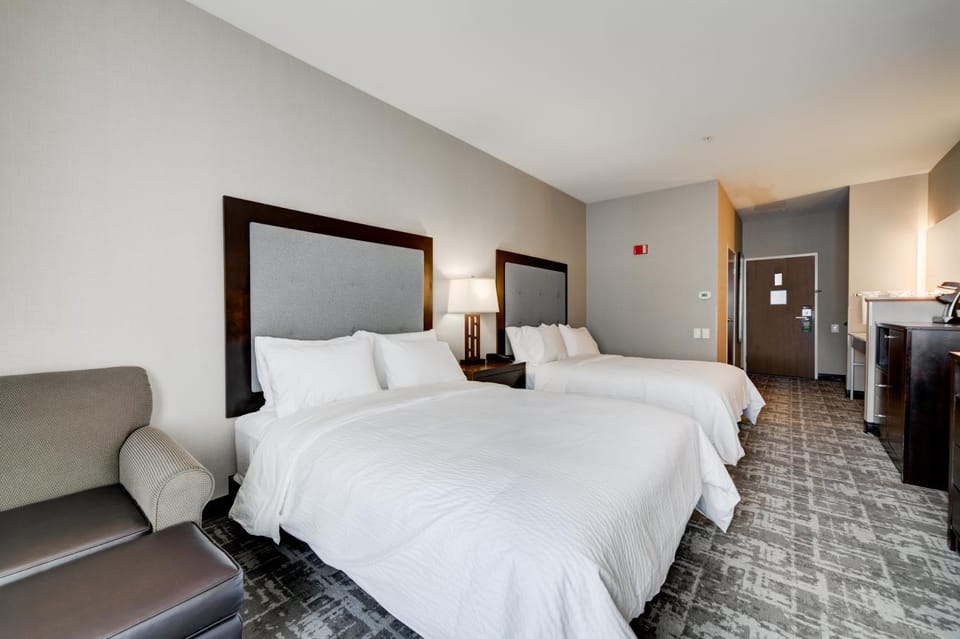 Bed, Photo of the whole room, Seating area, Bedroom