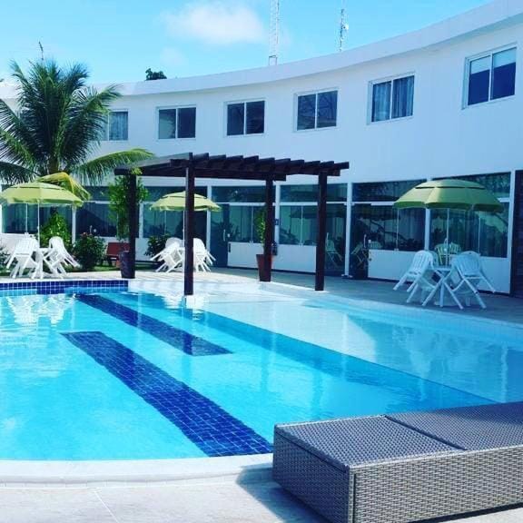 Day, Swimming pool