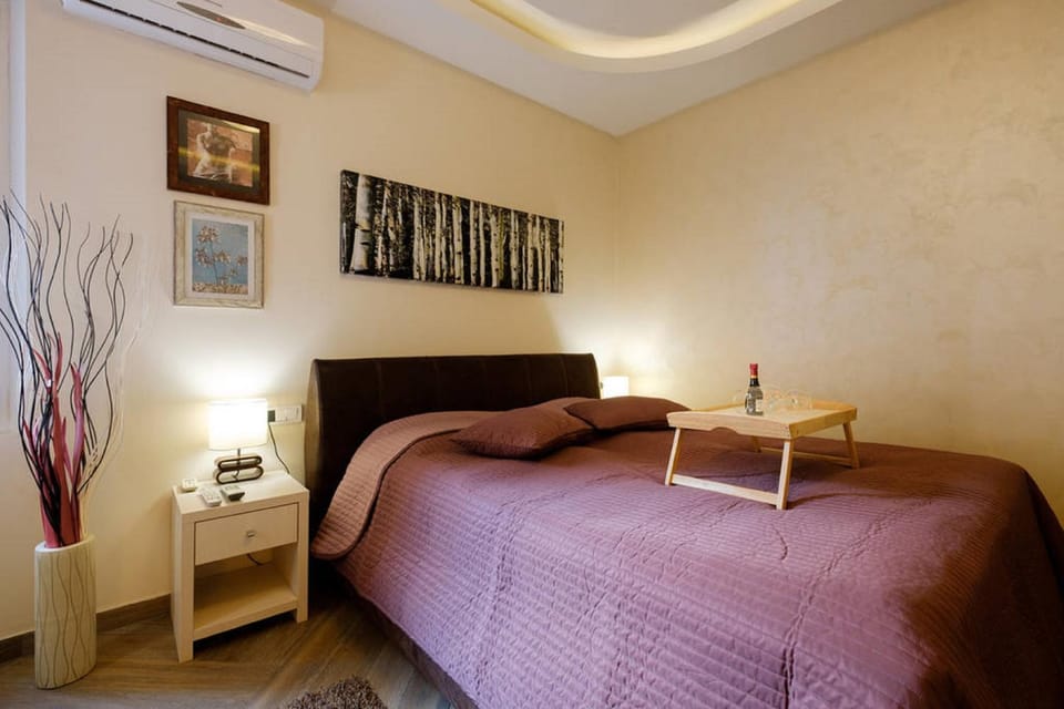 Decorative detail, Bedroom, bunk bed