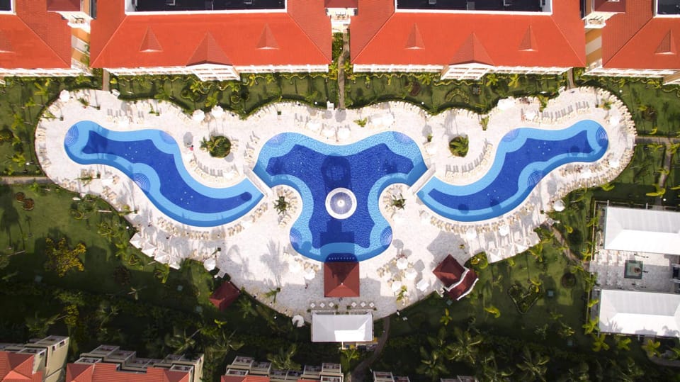 Restaurant/places to eat, Day, Bird's eye view, Garden, View (from property/room), Garden view, Landmark view, Pool view, Sea view, Swimming pool