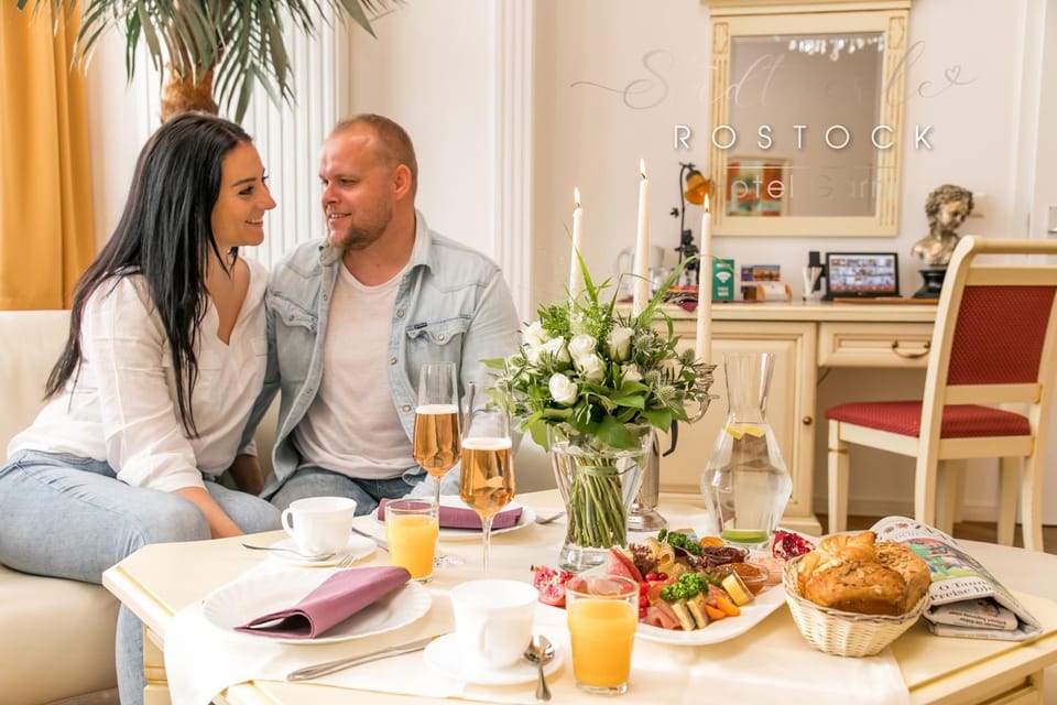 Photo of the whole room, Breakfast