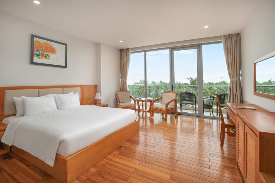 Bed, Balcony/Terrace, Living room, Photo of the whole room, Bedroom