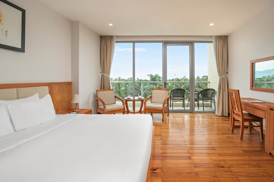 View (from property/room), Balcony/Terrace, Living room
