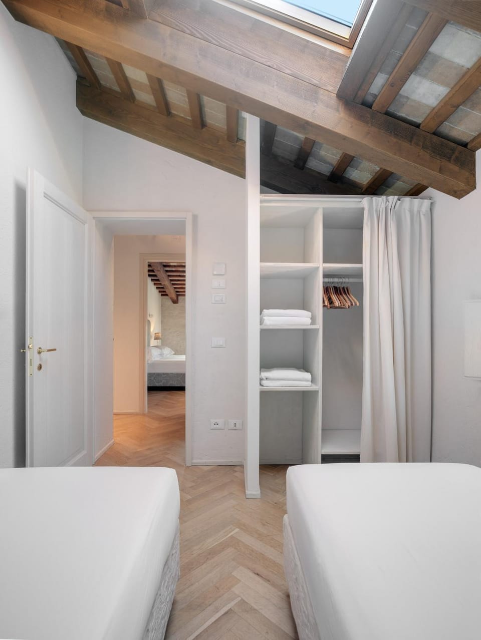 Bed, Photo of the whole room, Bedroom, wardrobe