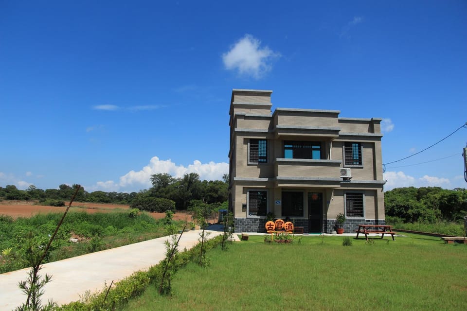 Property building, Facade/entrance, Garden view, Mountain view