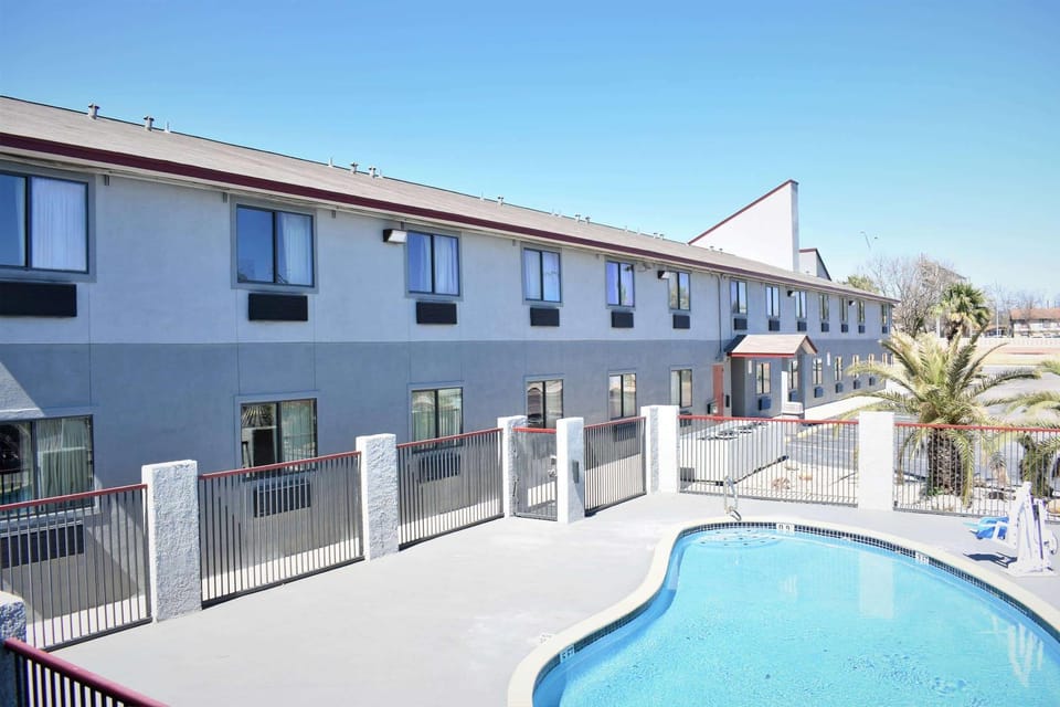 Activities, On site, Pool view, Swimming pool
