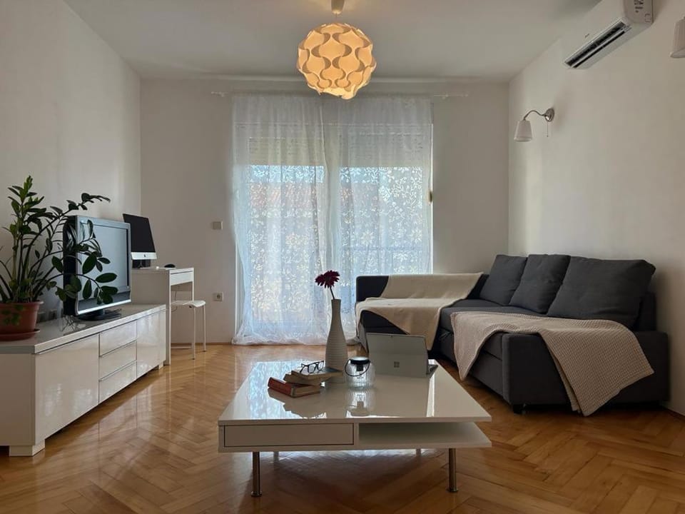 Living room, Seating area, air conditioner