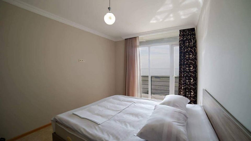 Day, Photo of the whole room