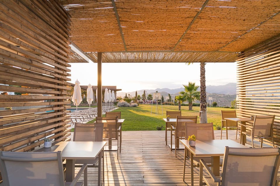 Restaurant/places to eat, Swimming pool
