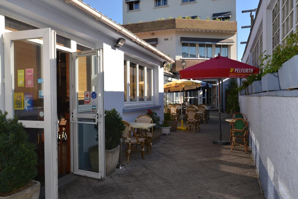 Restaurant/places to eat, Balcony/Terrace, Balcony/Terrace