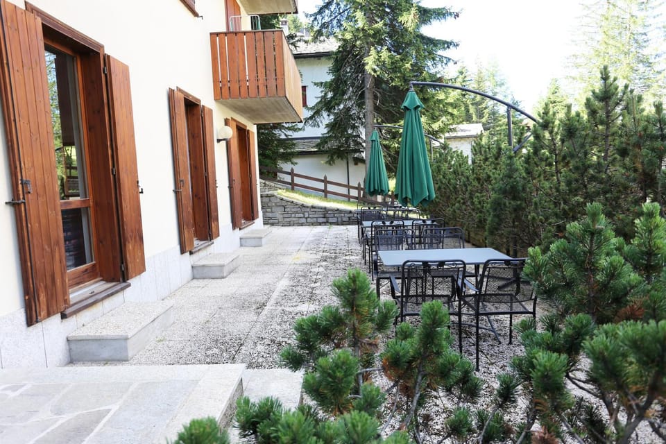 Communal lounge/ TV room, Balcony/Terrace