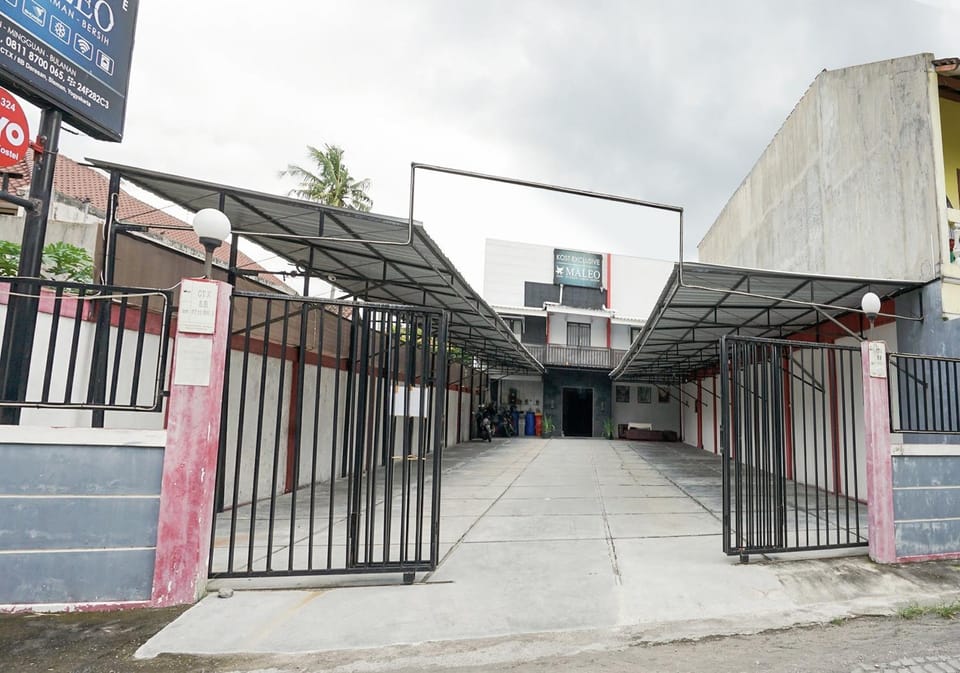 Facade/entrance