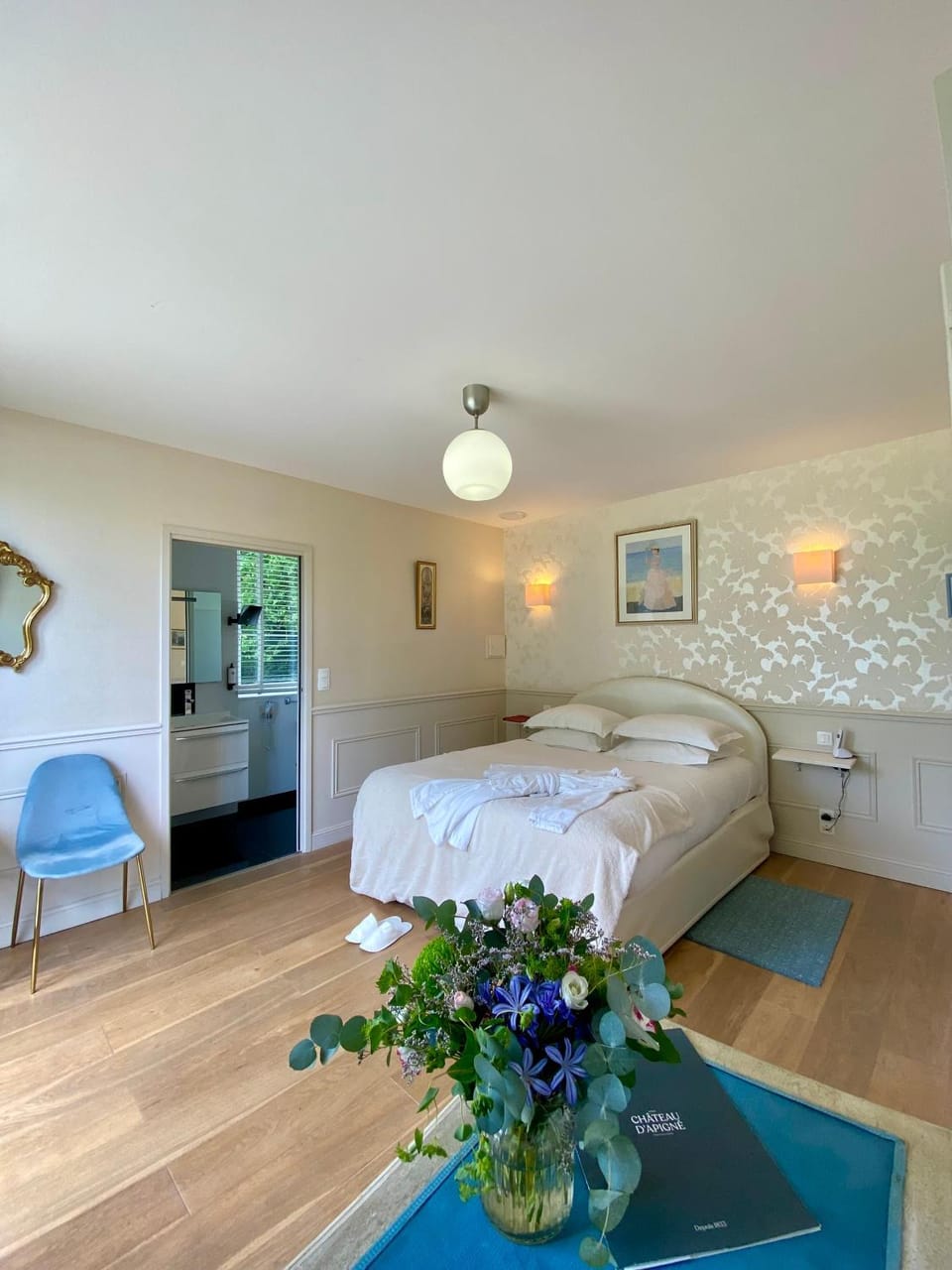 Photo of the whole room