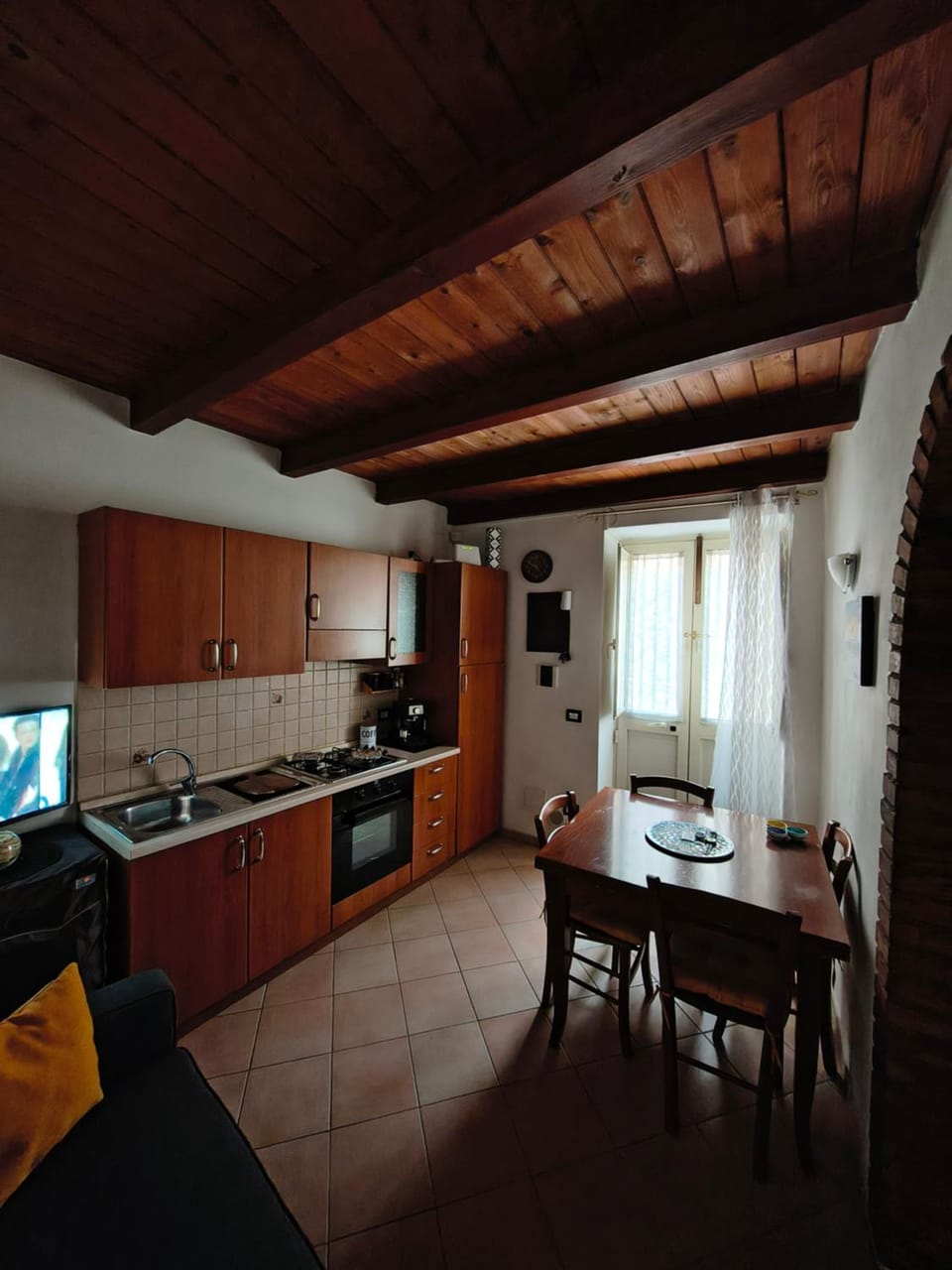 Kitchen or kitchenette, Dining area, oven, stove