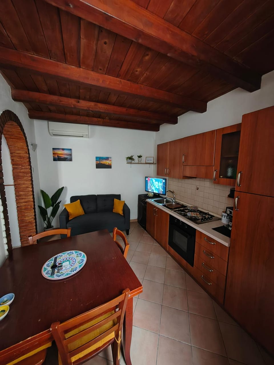 Kitchen or kitchenette, Seating area