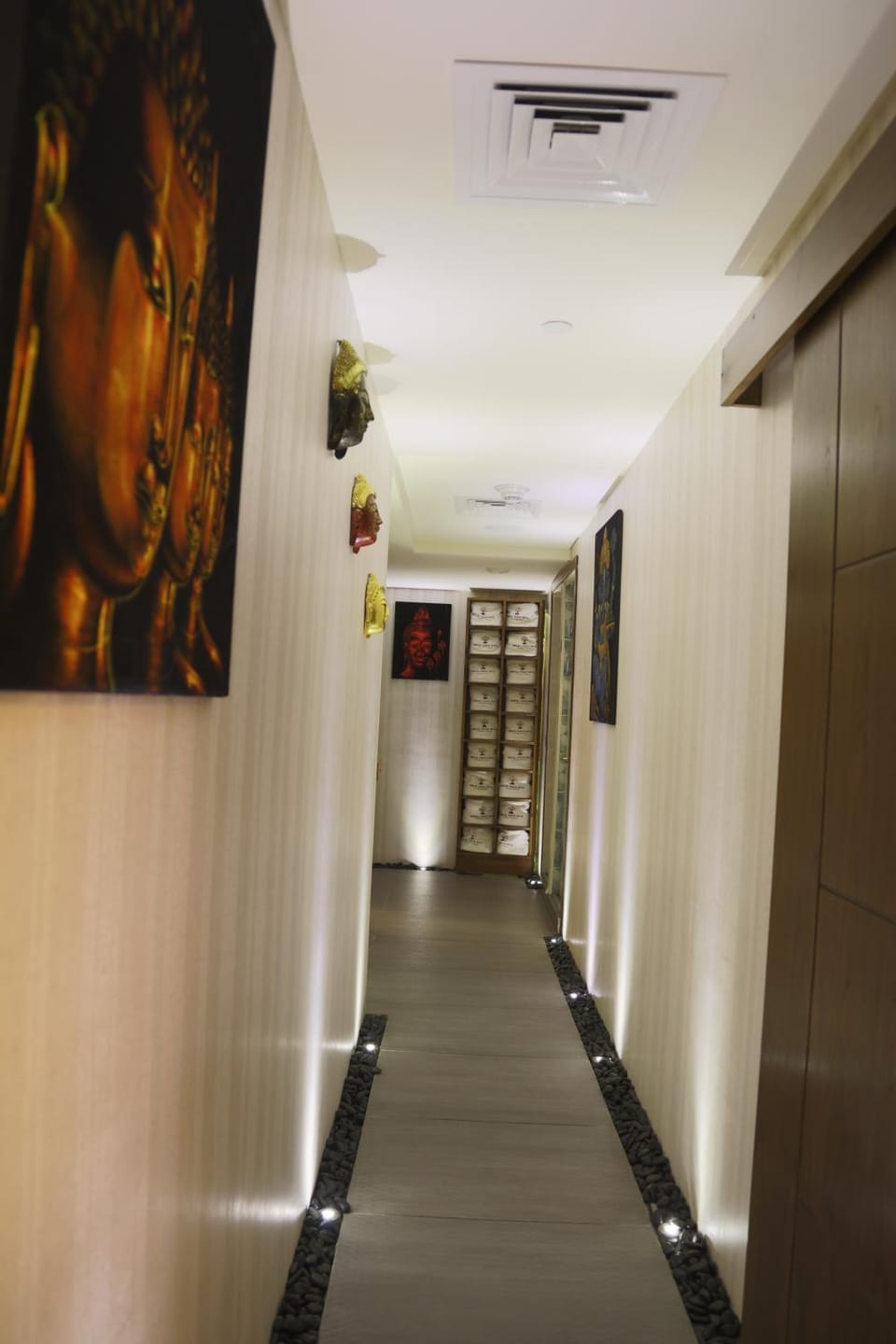 Massage, Sauna, Steam room, Spa and wellness centre/facilities
