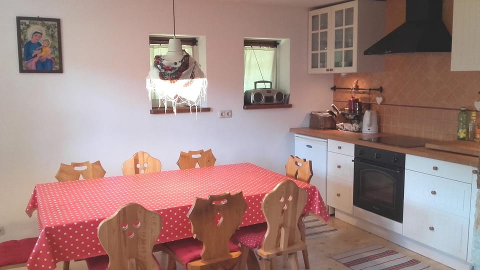 Kitchen or kitchenette, Kitchen or kitchenette, Dining area, dishwasher, stove