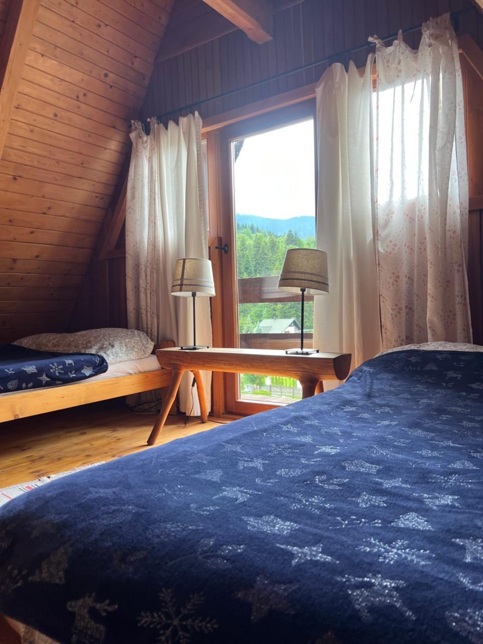 Bed, Balcony/Terrace, Photo of the whole room, Bedroom, Mountain view