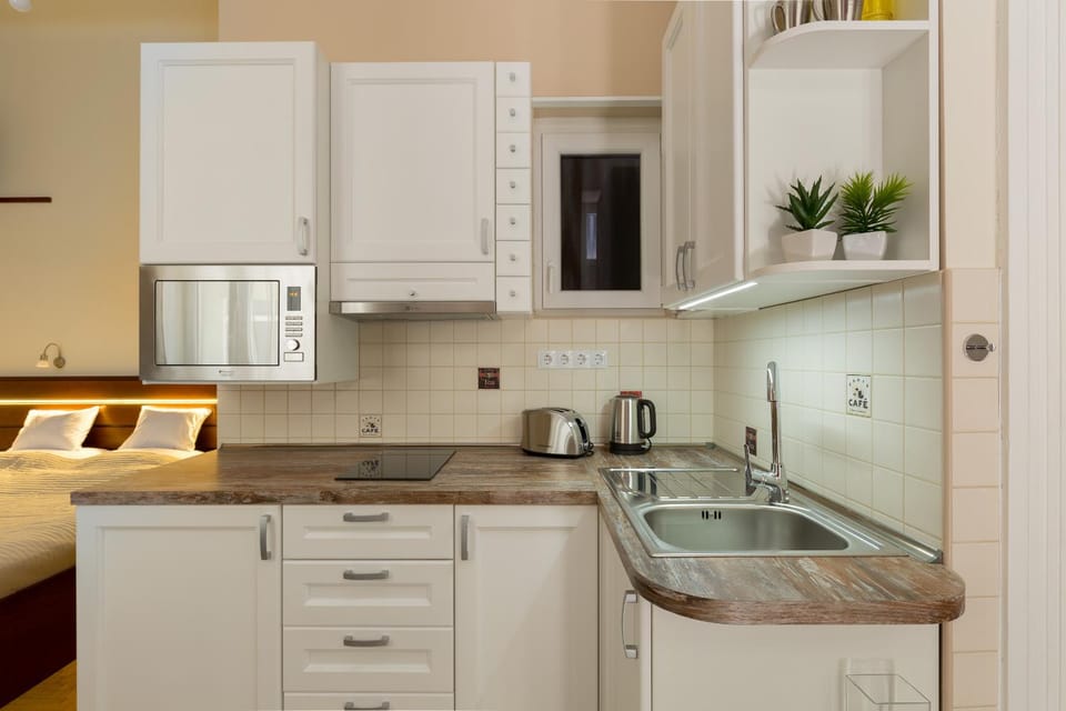 Coffee/tea facilities, Kitchen or kitchenette