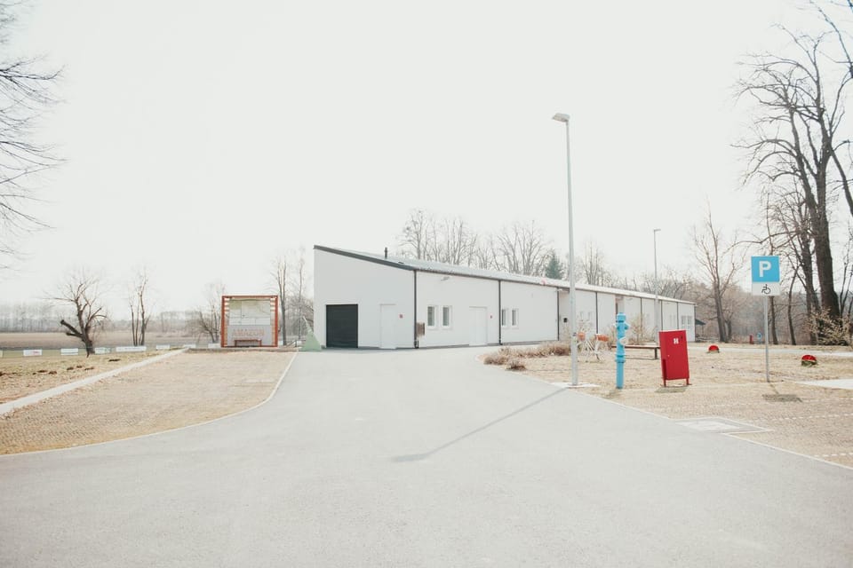 Property building, Day, Neighbourhood