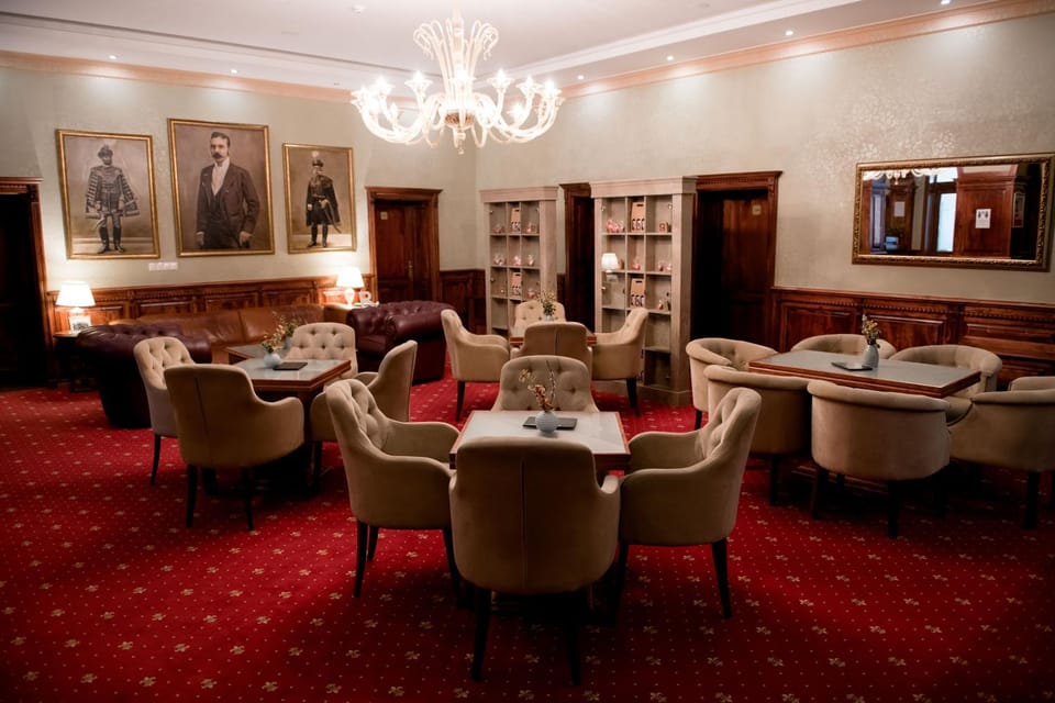 Communal lounge/ TV room, Living room, Seating area