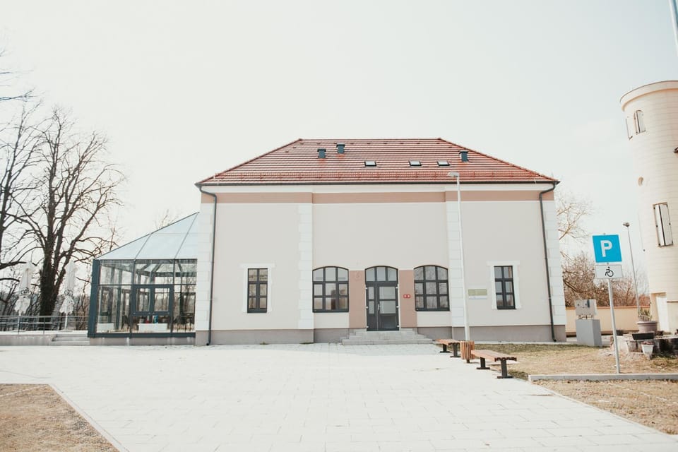 Property building, Day, Landmark view