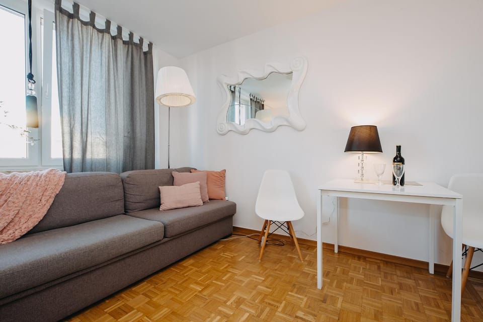 V Ajax Metro Stadion Narodowy Apartment in Warsaw