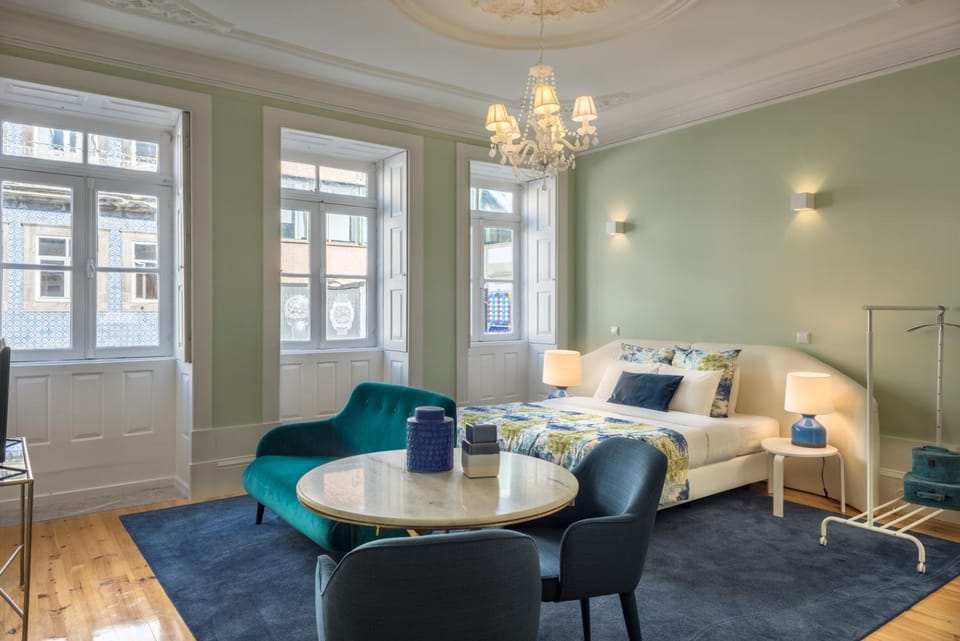 Bed, Seating area